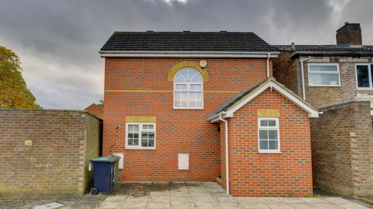 Lower Shelton Other | Snagge Court | A Calm Detached 2BR House I Parking & Garden | Pet Friendly | eco-Short Term Let by SILVA
