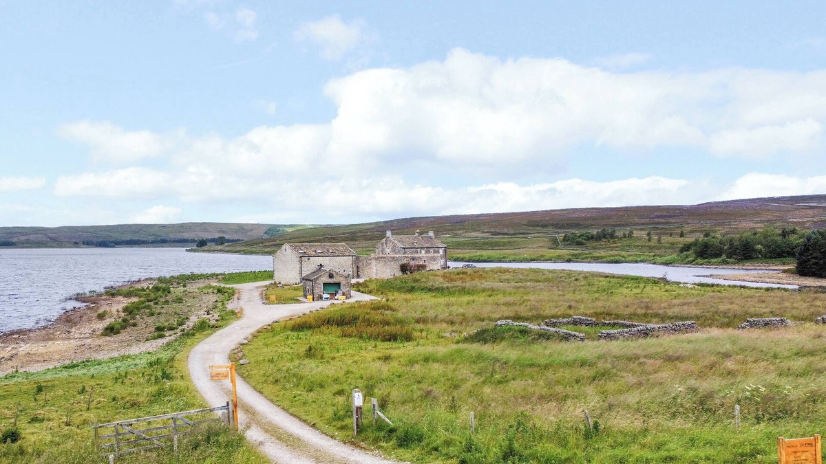 Lofthouse Cottage | SNAVE BARN, pet friendly, luxury holiday cottage in Appletreewick