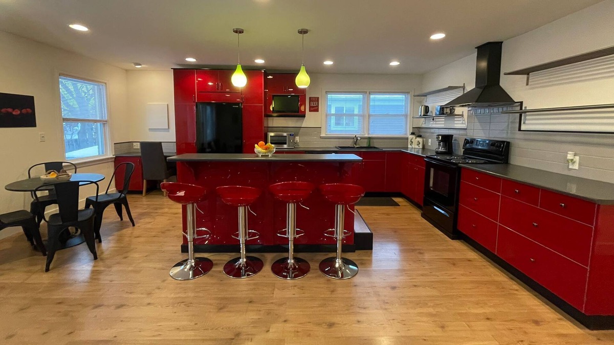 Byron Apartment | Snazzy 2-Bedroom Unit in the Heart of Byron