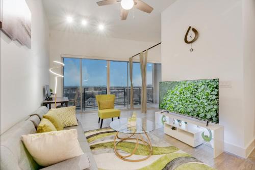 Cedars Apartment | Snazzy loft style 2BR I Gym I Parking I Workspace