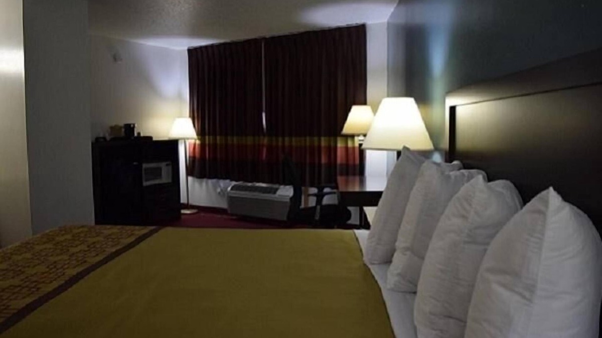 Nokomis Hotel | Snelling Motel