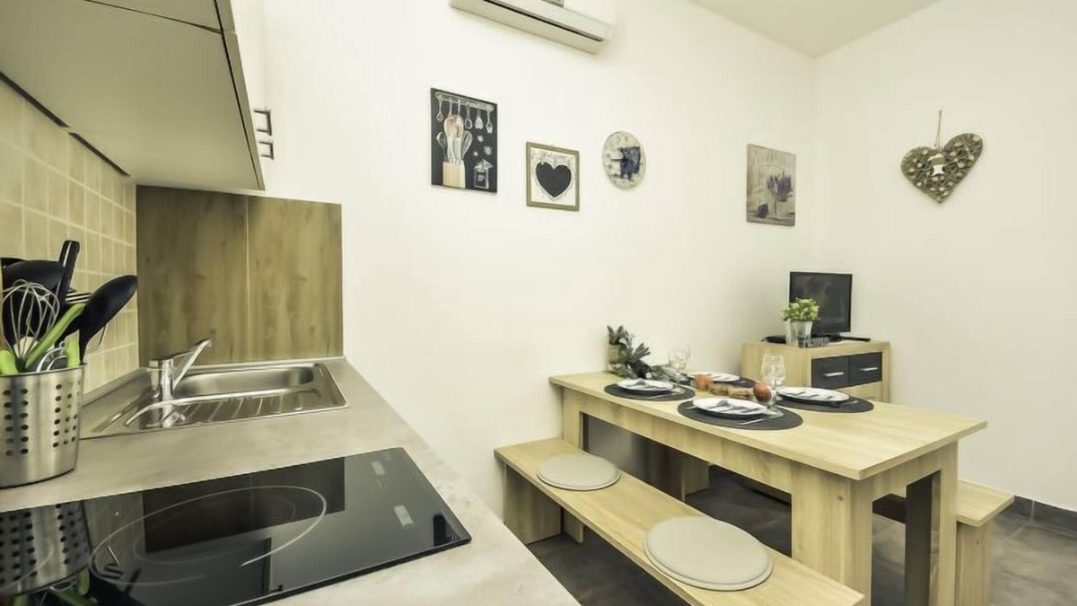 Karlobag Apartment | Snježana by Interhome