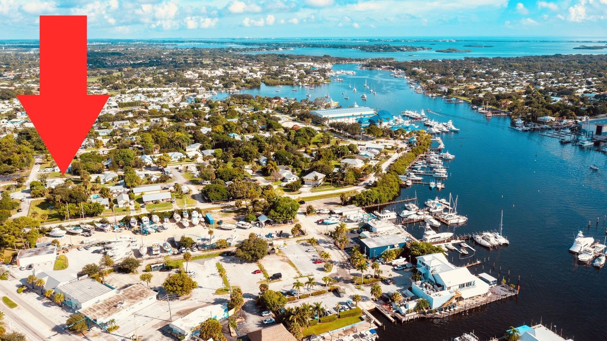 Stuart House | Snook Shack! Park Boat-RV/Grill/Bikes/Fishing Rods/Beach Gear/Outdoor Shower/W/D