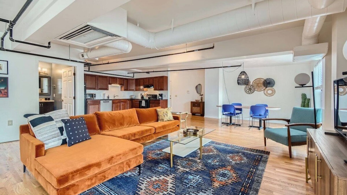 Ballpark Apartment | Snooze Retro Loft Ballpark Area, 30 Day