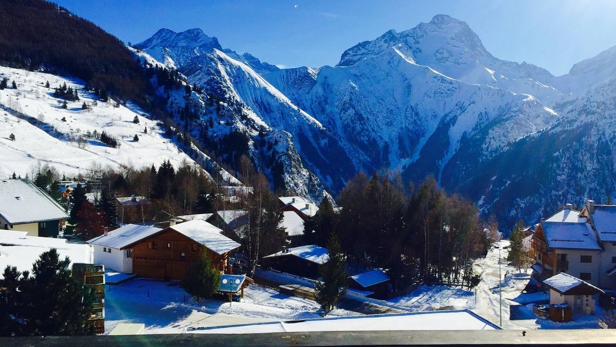 Les Deux Alpes Apartment | SNOW FRONT 20 M OF "DIABLE" LIFT, CLEANING INCLUDED, POSSIBLE TO RENT 2 APARTS