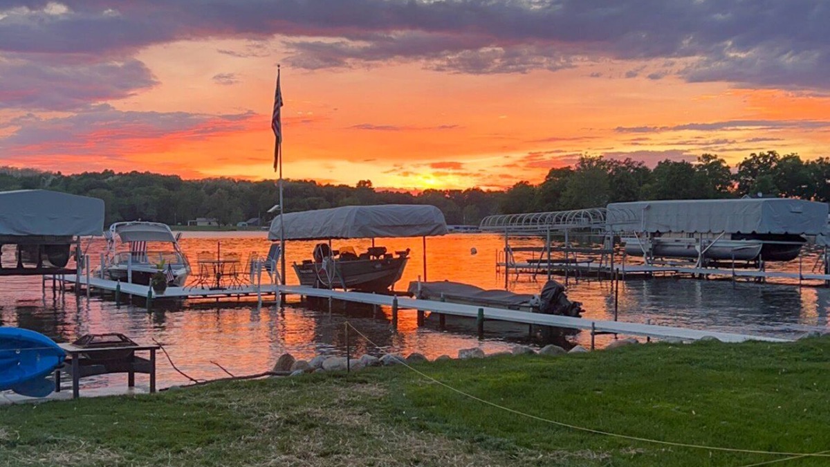 Fremont Cottage | Snow Lake (Lake James Chain) 60 ft Lakefront, Sunset View - Easy access from 69