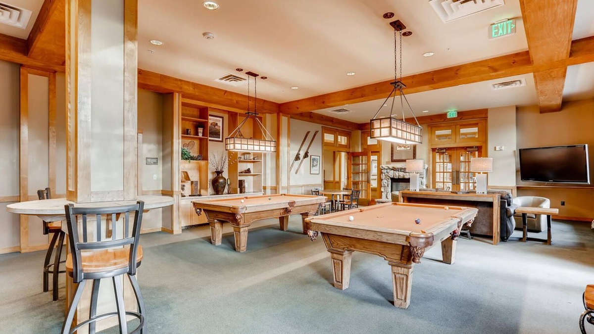 River Run Condo | Snow Life - 2bed/2bath Walk to Ski + Pool/Hot Tub
