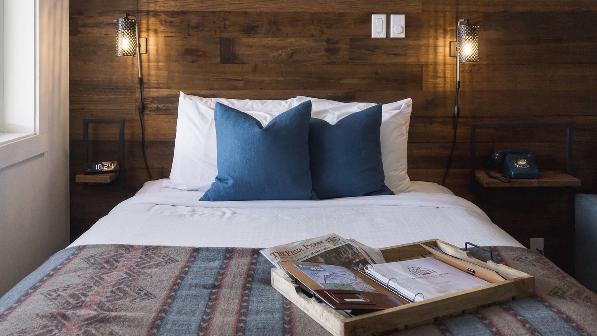 East Kootenay Hotel | Snow Valley Lodging