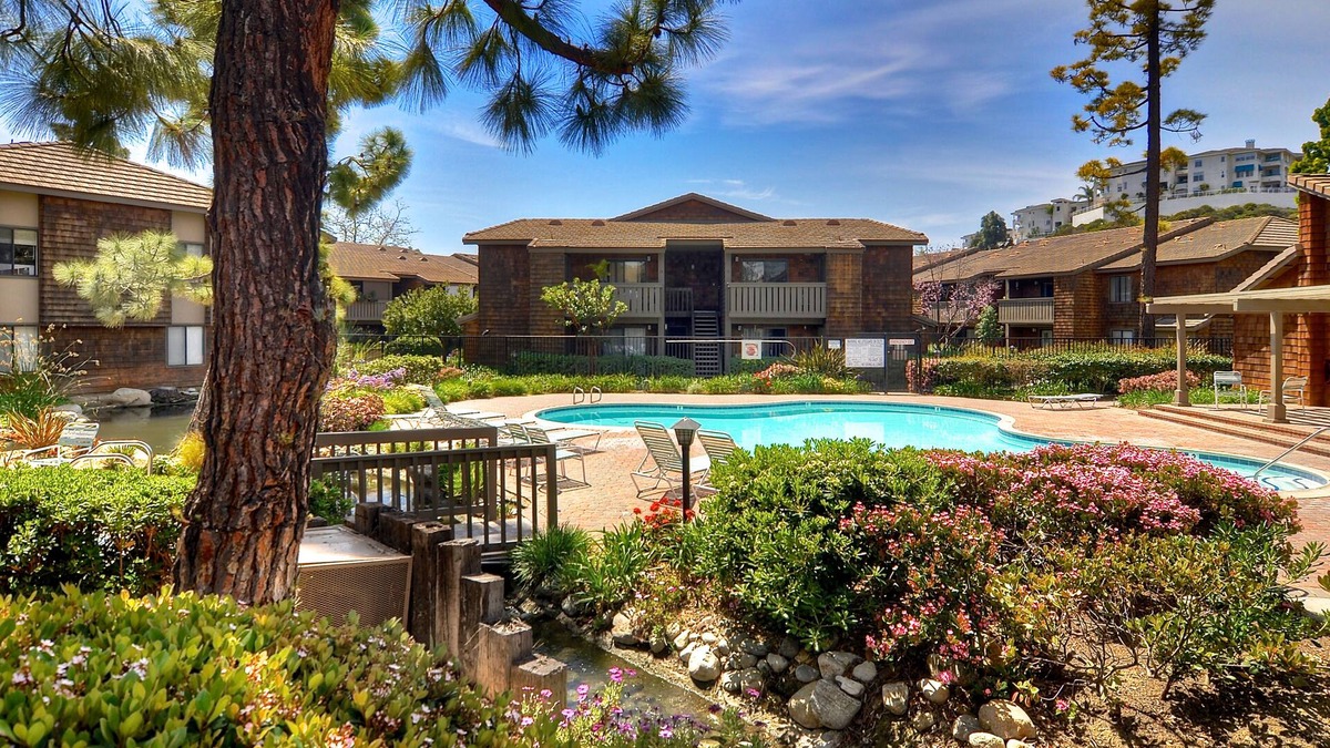 Del Obispo Condo | Snowbird Special! Jan-March. 2 bed/2 bath - Walk to Harbor!- Harbor Cove