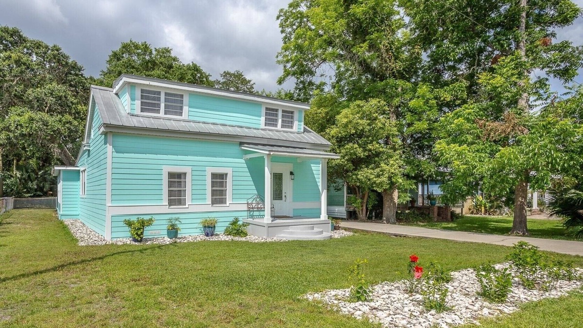 Apalachicola House | SNOWBIRDS WELCOME!nApalachicola Southern Charm