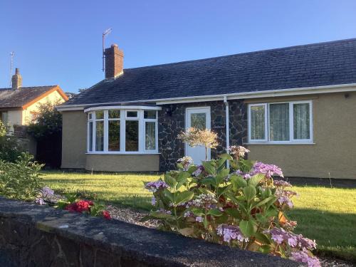 Llwyngwril House | Snowdonia coastal getaway ideal for groups up to 6