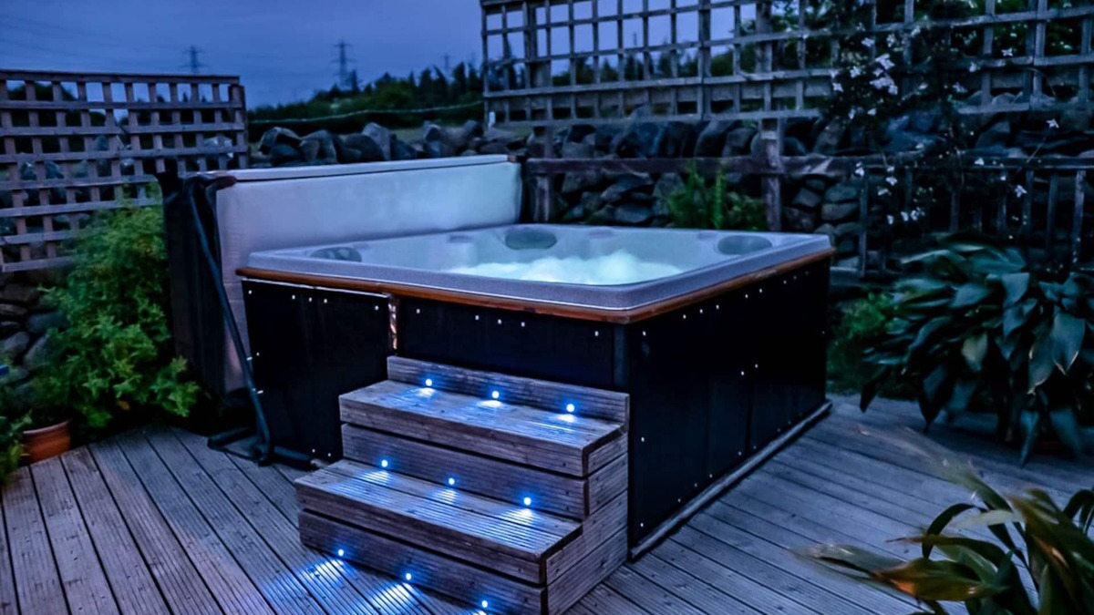 Bangor Cottage | Snowdonia farm cottage/hot tub & Gym