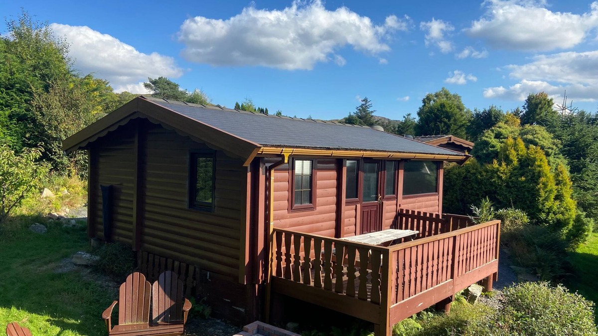 Bronaber Cabin | Snowdonia Log Cabin-Sleeps 4-Garden-Pets