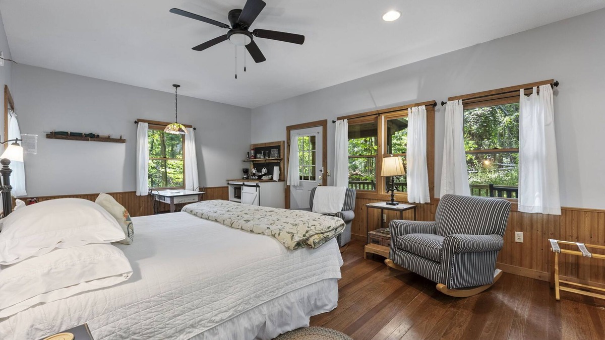 Logan Cottage | Snowdrop Cottage at The Inn & Spa at Cedar Falls