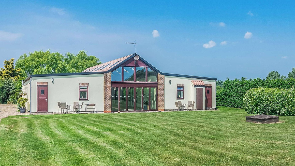 Great Hatfield Cottage | Snowdrop Cottage - W43121