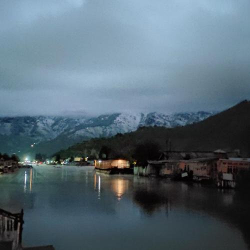 Dal Lake Boat Rental | SnowGoose Group of Houseboats