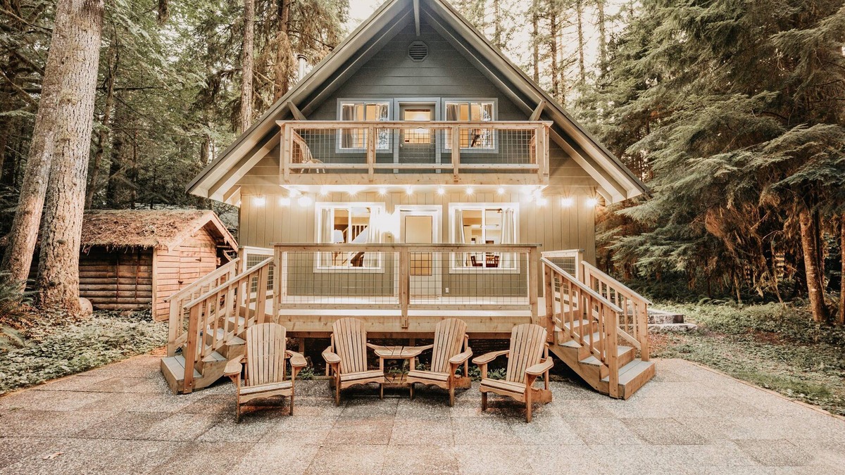 Glacier House | Snowline Cabin #49 - A Newly Remodeled Cabin Perfect for Your Family Retreat