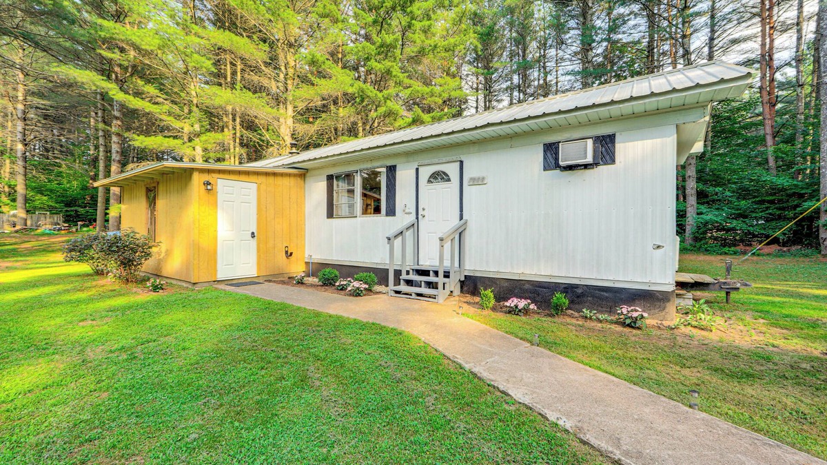 Brantingham House | Snowmobile & ATV Trails On-Site: Adirondacks Abode