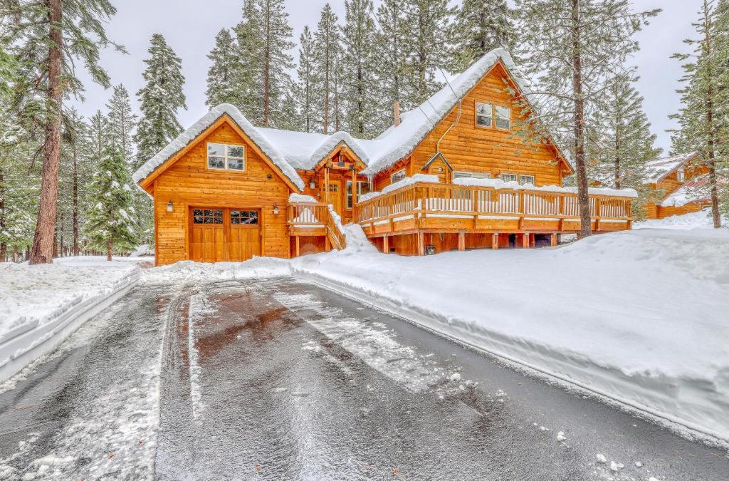 Truckee Ski Chalet | Snowpeak Chalet in Tahoe Donner