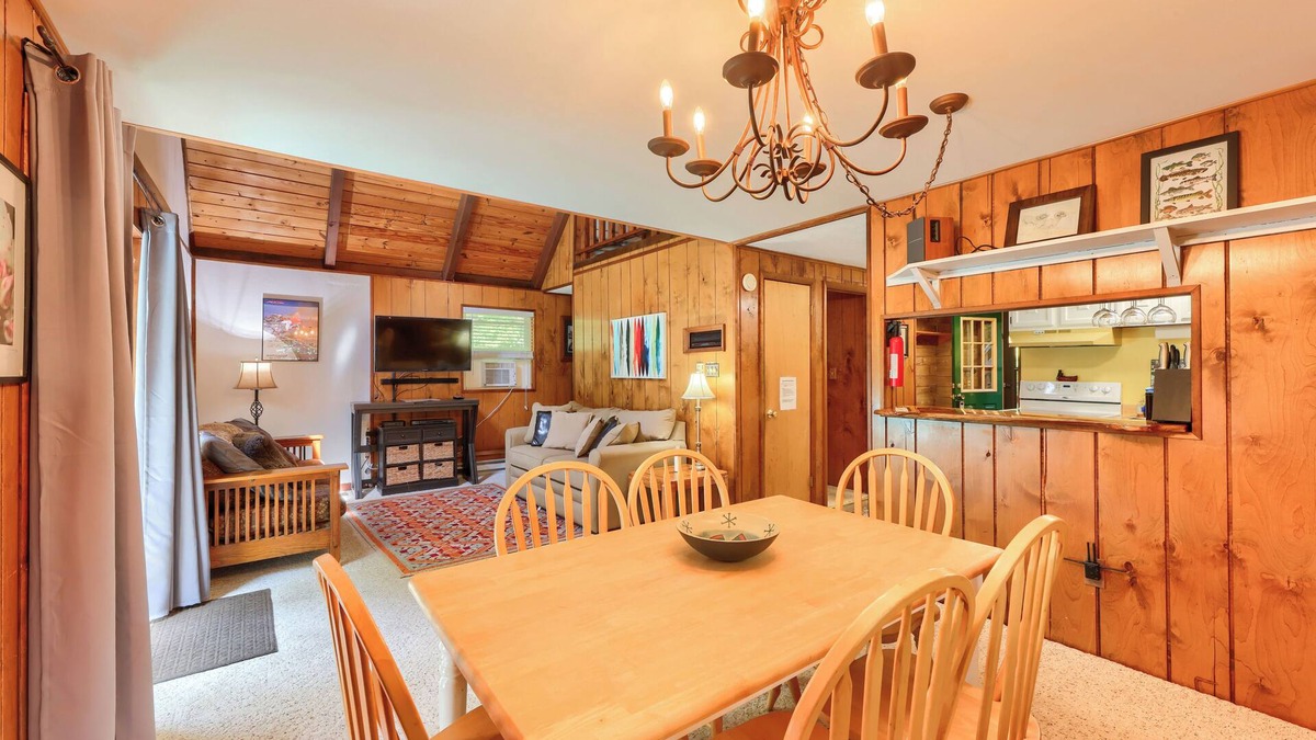 Snowshoe Cabin | Snowshoe Cabin w/Resort Perks - Ski, Tube & More!