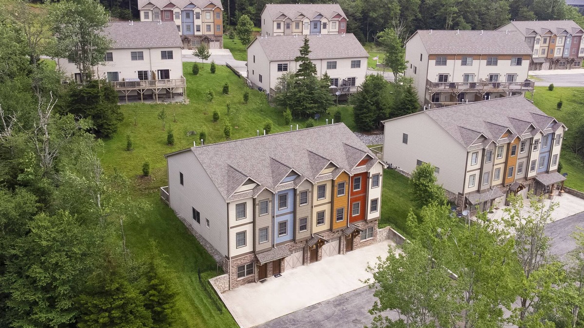 Snowshoe House | Snowshoe Creekside Villas - perfect location