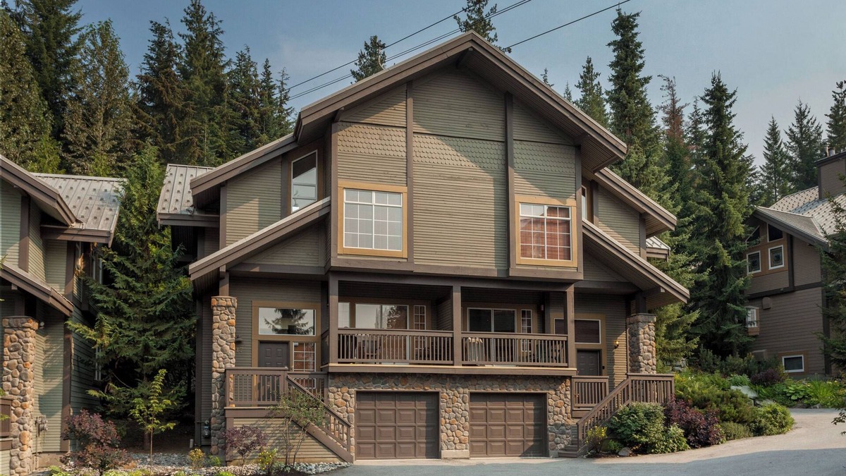 Upper Village Hotel | Snowy Creek Unit #17- Ski In Ski Out Private Hot Tub SUPERIOR CLEANING PRACTICES
