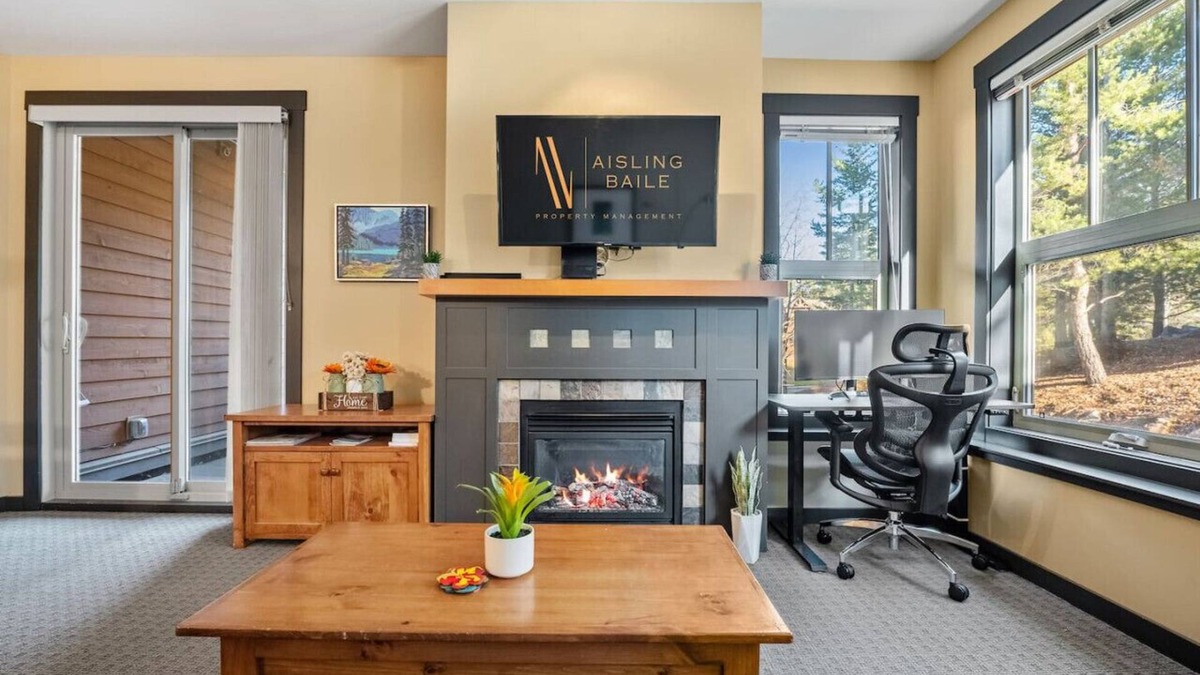 East Kootenay Apartment | Snowy Lodge | Ski-In/Out | Upper Village | Pets Ok