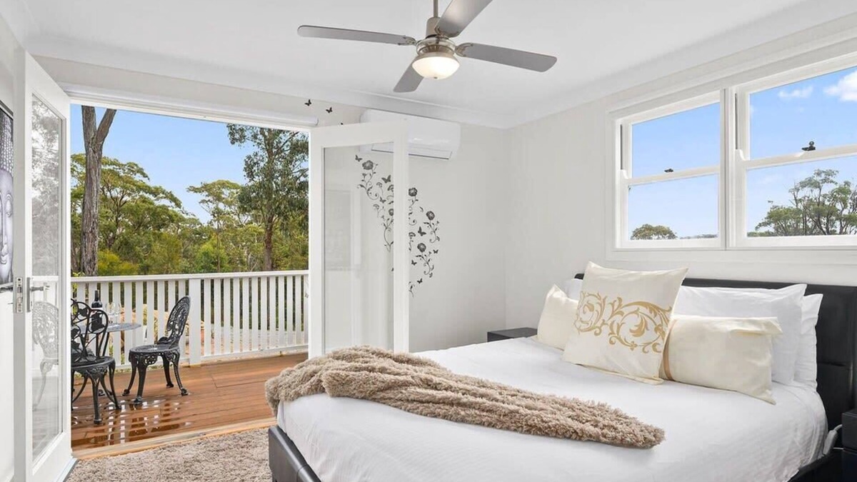 Willow Vale Apartment | Snug 1-Bed with Charming Deck Seating
