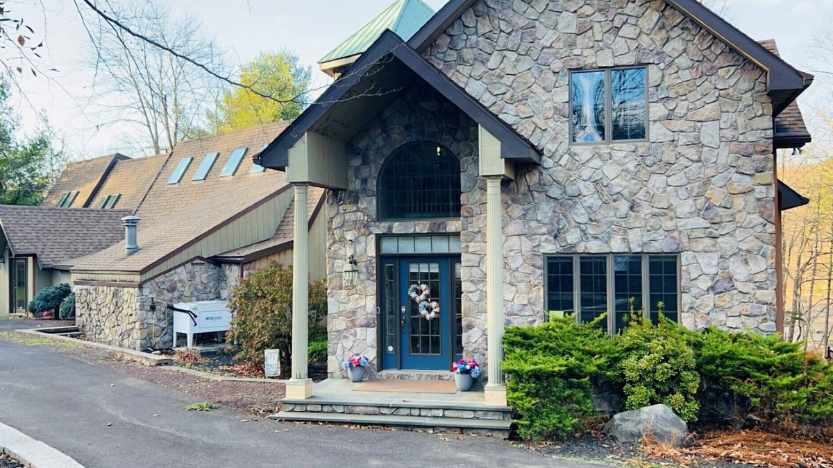 Greentown Cabin | Snug Harbor Cove on Lake Wallenpaupack with Indoor Pool and Private Dock!