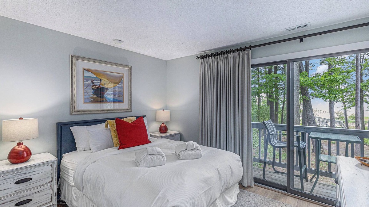 Acme Condo | 🏖️ Snug Lake View Condo @ The Shores | Beach Views + Deck + Champagne Welcome ➠ 5689