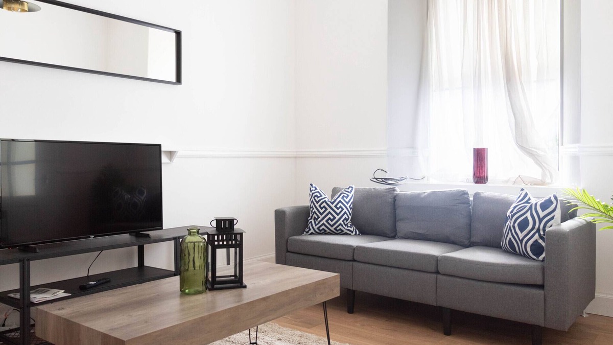 Tillicoultry House | Snug Modern Home in Tillicoultry
