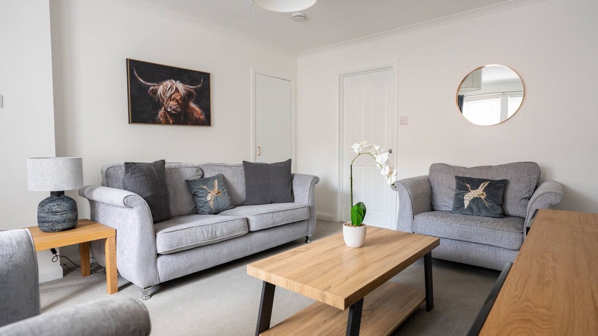 Tillicoultry House | Snug Modern Home in Tillicoultry