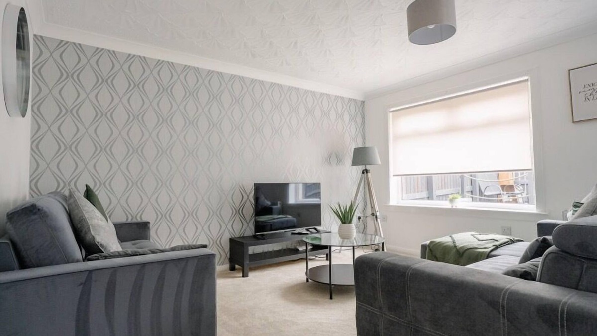 West Calder House | Snug Modern Home in West Calder