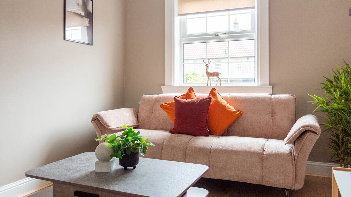 Airth House | Snug Modern Home in Airth
