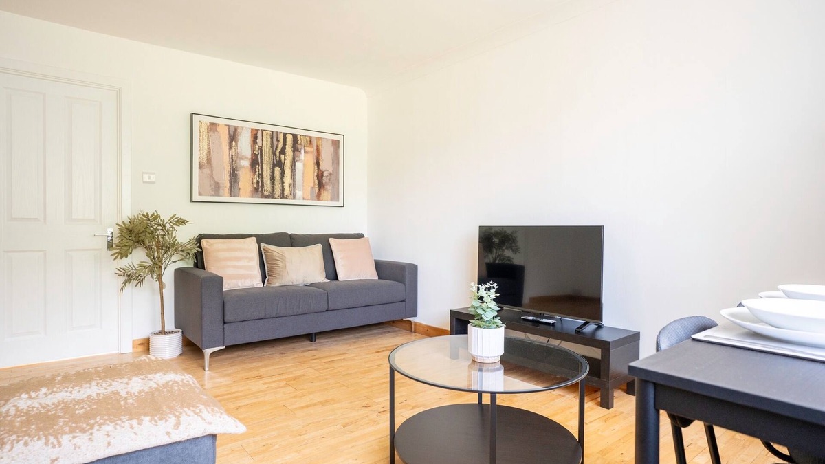 Livingston House | Snug Modern Home in Livingston