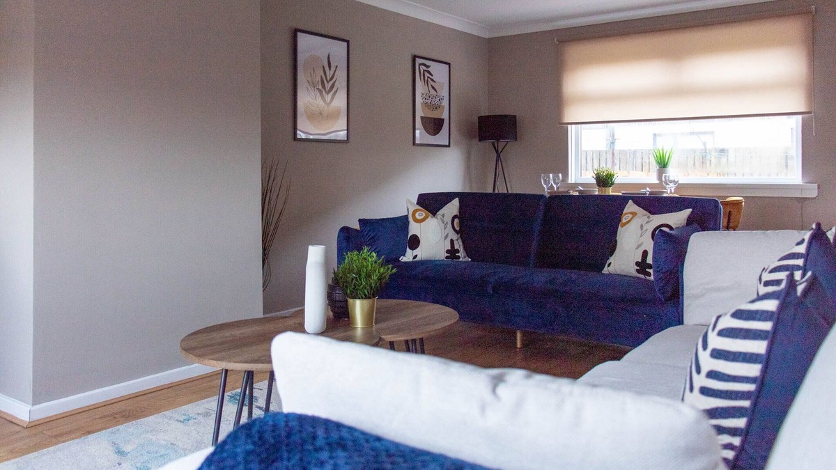 Linwood House | Snug Modern Home in Linwood
