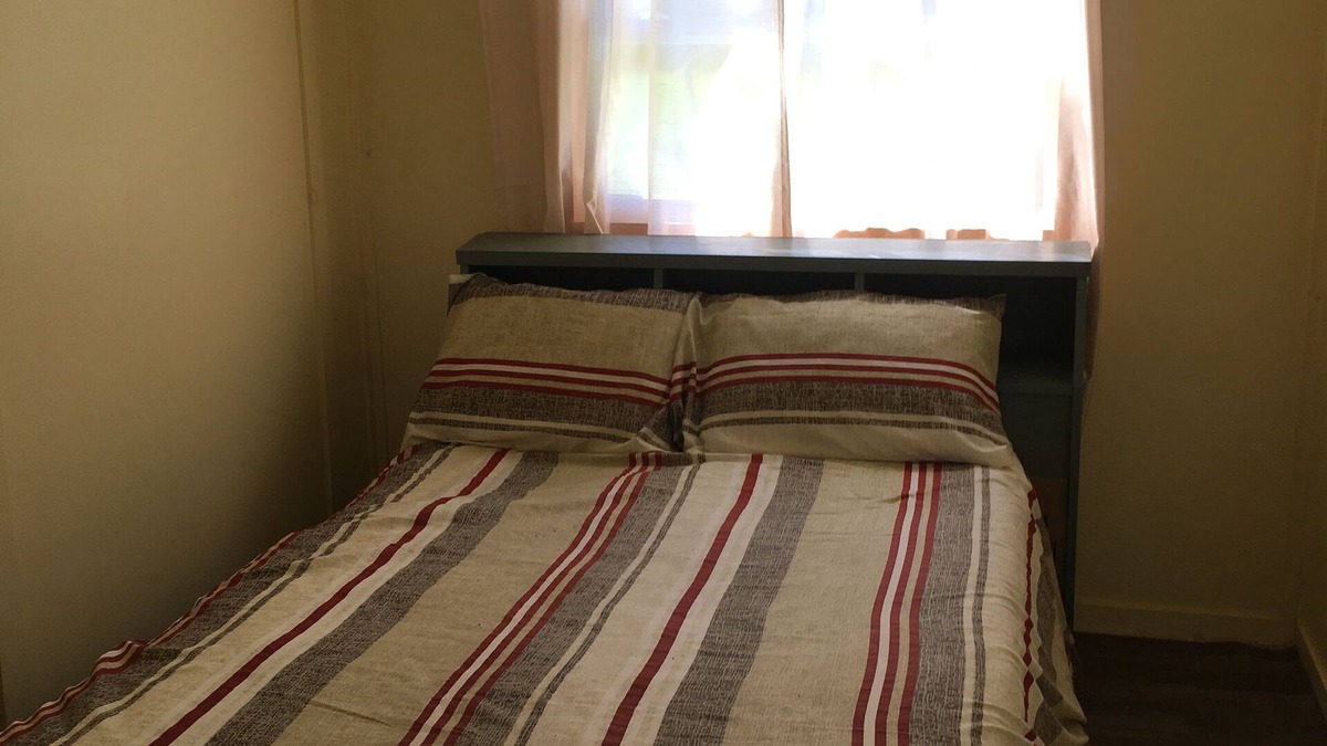 Milford Cottage | Snuggle Inn - Rustic Waterfront 3 Bedroom Cabin