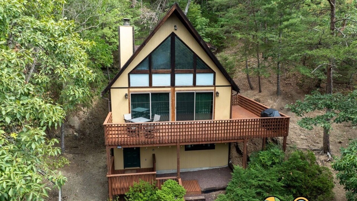 Basye Ski Chalet | So-Close Chalet - Easy walk to Bryce Resort!