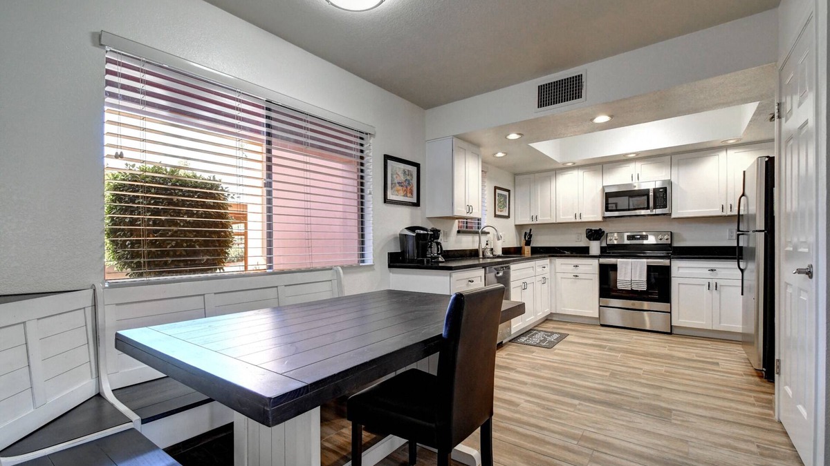 Paradise Valley Village House | So SnAZzy Ground Floor King