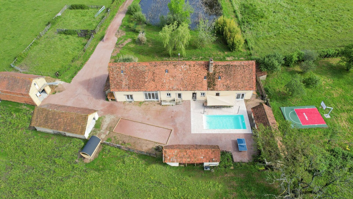 Lenax Villa | So Villa Chez Pommet (03) - Heated swimming pool - Basketball - Sauna 2h Lyon - 30p.