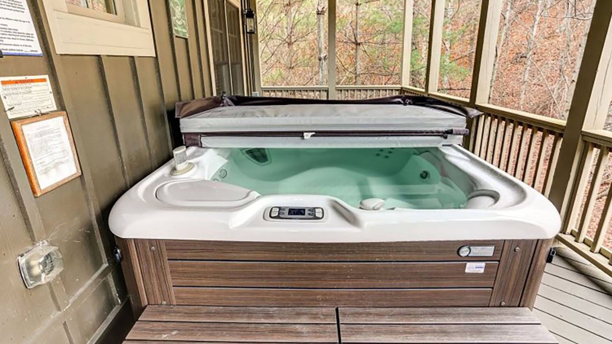Big Canoe House | Soak in the Hot Tub, Sip Wine Fireside & Play Golf - Deer Valley