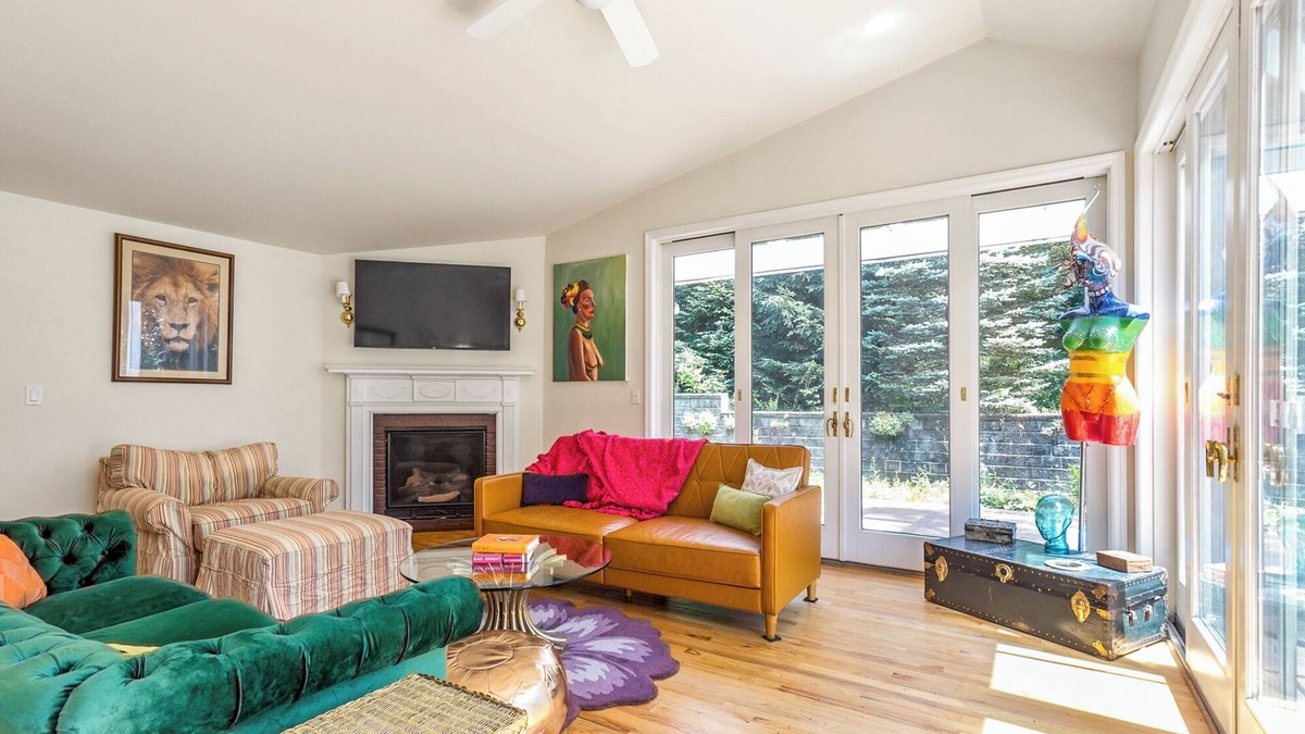 Rhinebeck House | Soak in the hot-tub at Rainbow Oasis Rhinebeck. Pet-friendly!