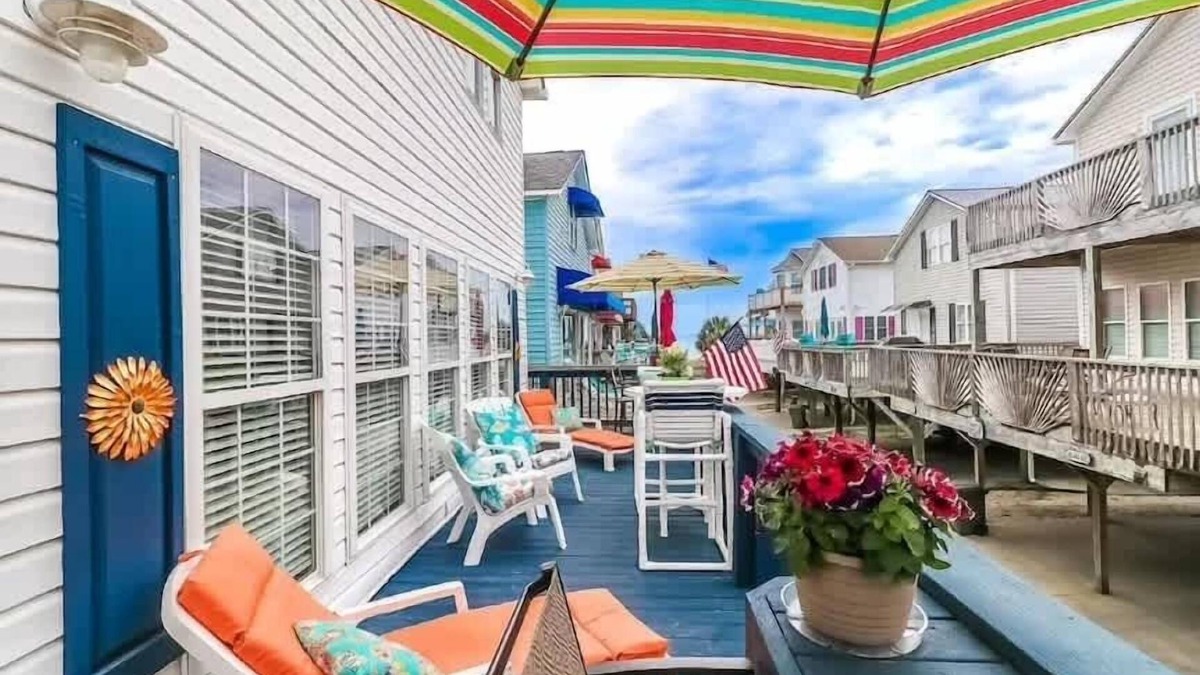 Surfside Beach House | Soak in the salty breeze on the awesome deck with a great ocean view! Site 920