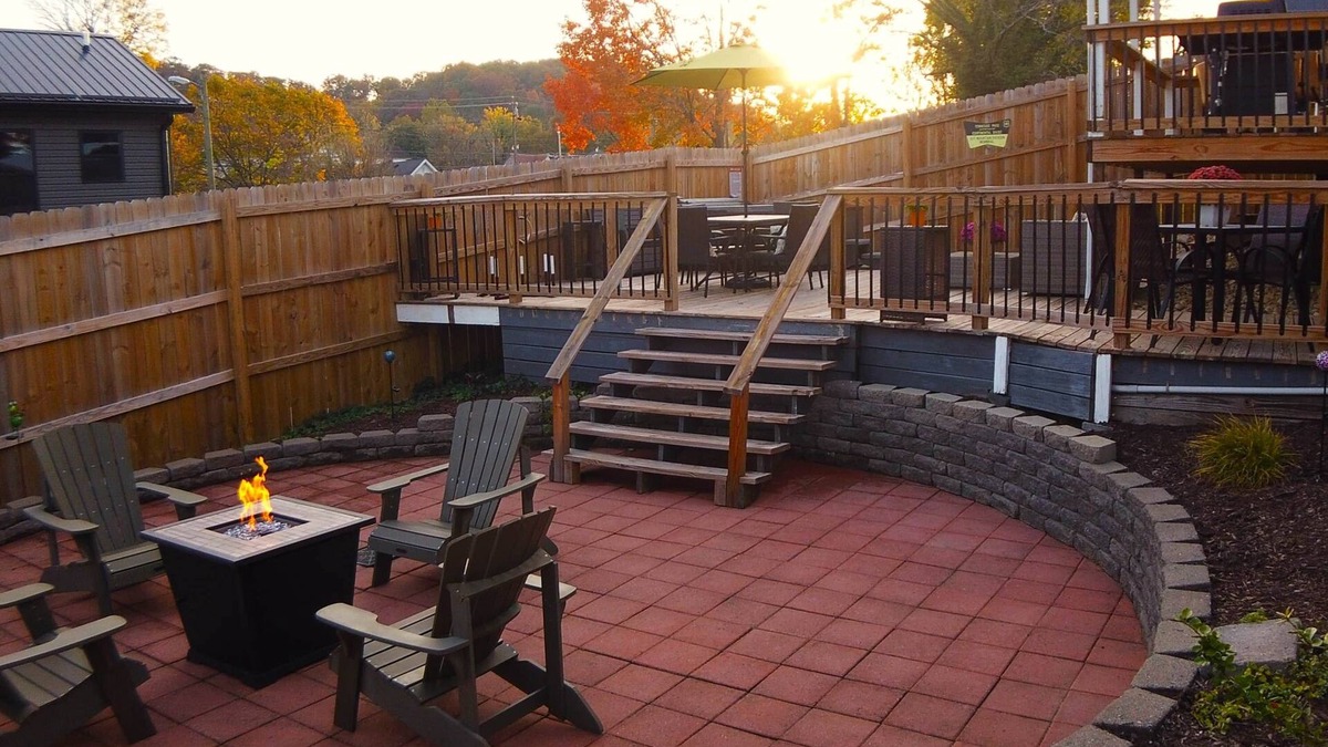 Bristol House | Soak n Stroll 2 State St, Hot Tub, FirePit, Dogs