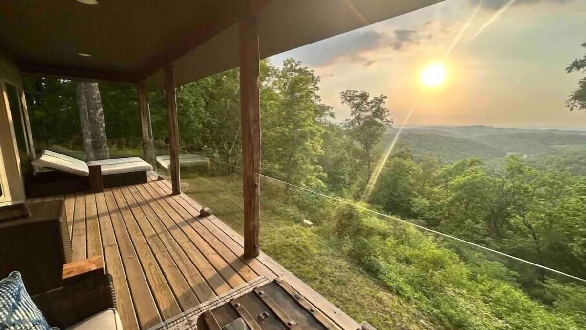 Mindoro House | Soaker Tub & Sunset Sugarloaf Retreat