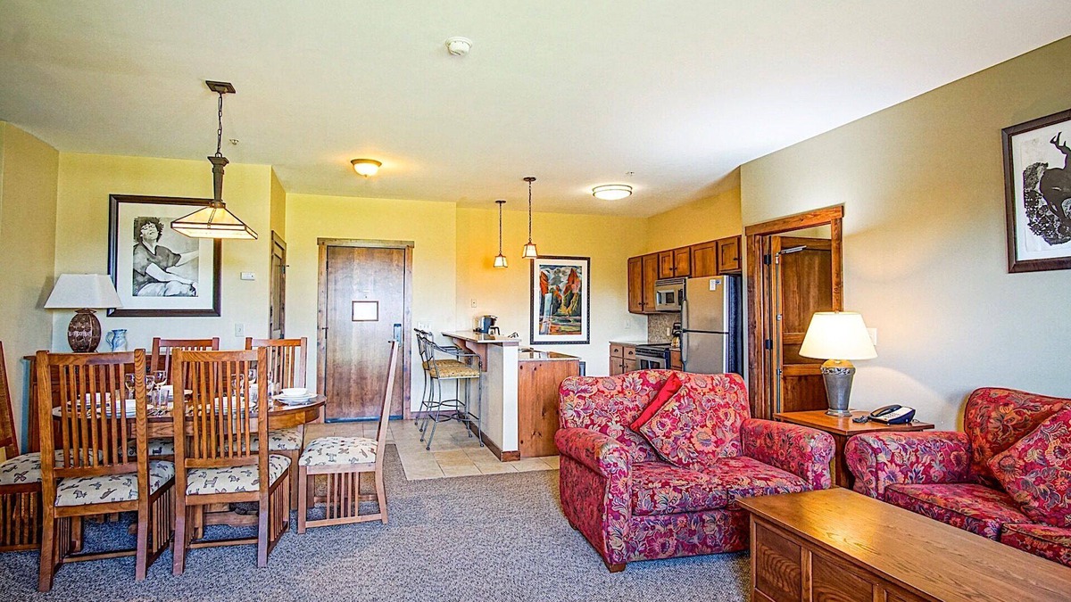 Snowshoe Condo | Soaring Eagle #002: 2 Bedrooms, 2 Full Baths: Slope Side, Hot Tubs. Underground Parking.