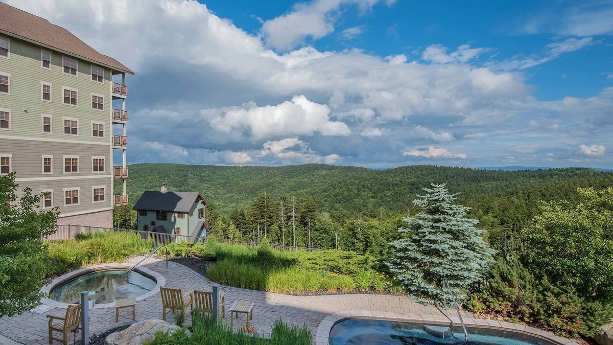 Snowshoe Condo | Soaring Eagle #110: 2 Bedrooms, 2 Full Baths: Slope Side