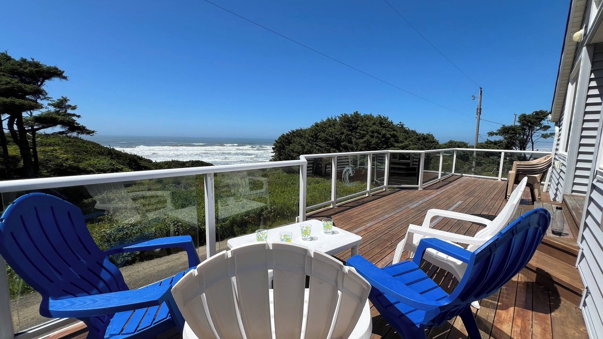 Yachats House | Soaring Seabird - Yachats Ocean View with Hot Tub