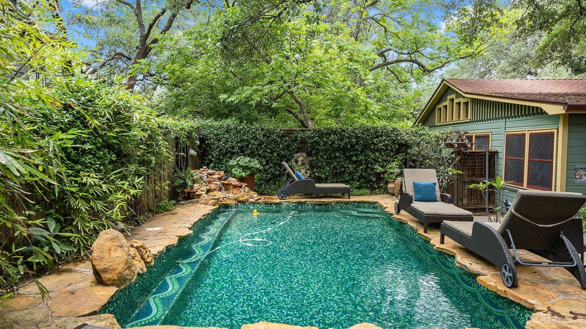 Travis Heights Apartment | SoCo District, Pool | Garden Cottage, Park Lane