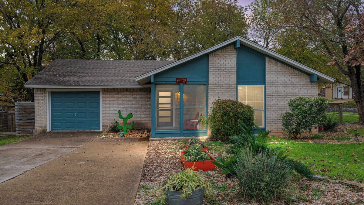 Sweetbriar House | SoCo Oasis Retreat: Relax in Comfort and Style
